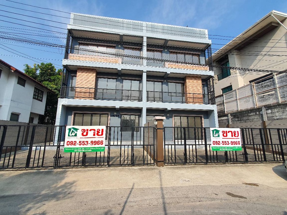 For SaleHome OfficeRatchadapisek, Huaikwang, Suttisan : Home office for sale, Soi Suea Yai Uthit Satisfied width (8M.) Easy to travel in and out of many ways.