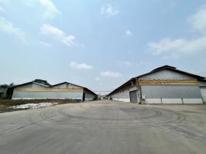 For RentWarehouseRathburana, Suksawat : Large warehouse for rent, 11,300 square meters, with a pier next to the Chao Phraya River Phra Samut Chedi