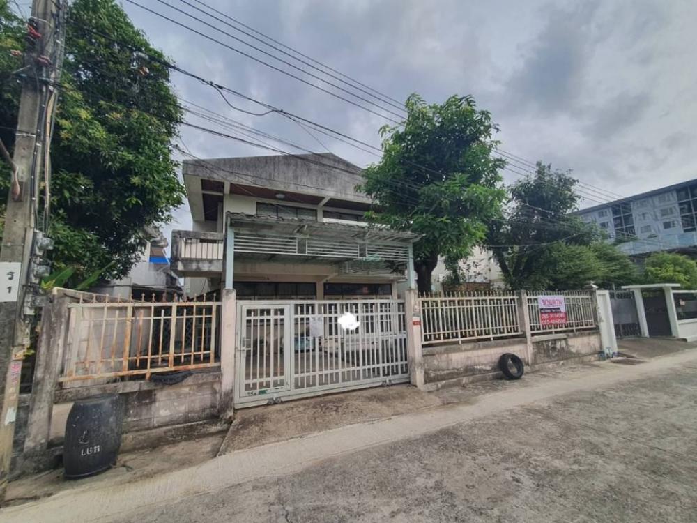 For SaleHouseRama 2, Bang Khun Thian : ❤️❤️❤️ Single house for sale in Wichit Nakhon Village, Rama 2 Soi 39, located at the beginning of the alley, convenient and safe travel, ready to move in, large size 63 sq m, 5 bedrooms, 2 bathrooms (downstairs has 2 bedrooms, 1 bathroom, upstairs has 3 b