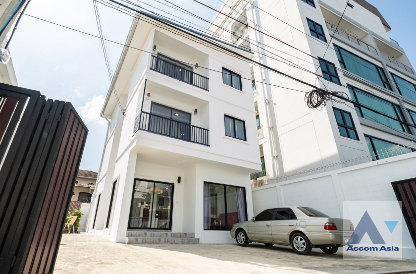 ให้เช่าบ้านอ่อนนุช อุดมสุข : 3 Bedrooms House for Rent in Sukhumvit, Bangkok near BTS Ekkamai - BTS Phra Khanong (AA27578)