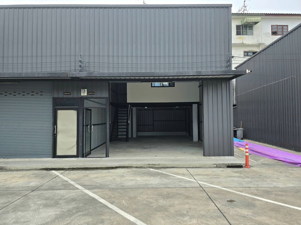 For RentWarehouseOnnut, Udomsuk : B856 Warehouse for rent with office Soi Phatthanakan 38, Suan Luang