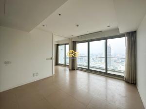 ขายคอนโดวงเวียนใหญ่ เจริญนคร : High Floor 2 Beds Condo for Sale Facing IconSiam!