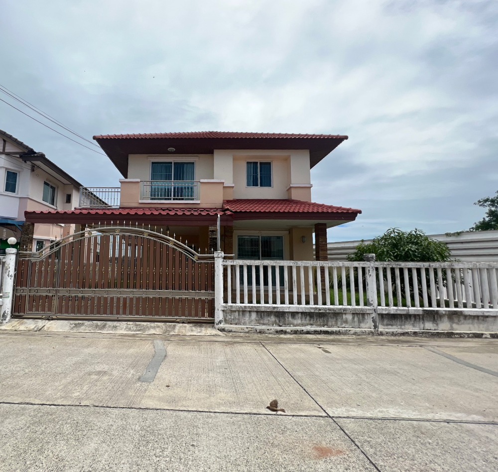 For SaleHouseSamut Prakan,Samrong : Urgent sale!!! 2-storey detached house, Serene House Village, Bangna. The house is spacious and airy. Lots of space around the house Stainless steel mosquito net with curtains throughout Convenient transportation near Bangna Trad Road and Burapha Withi Ex