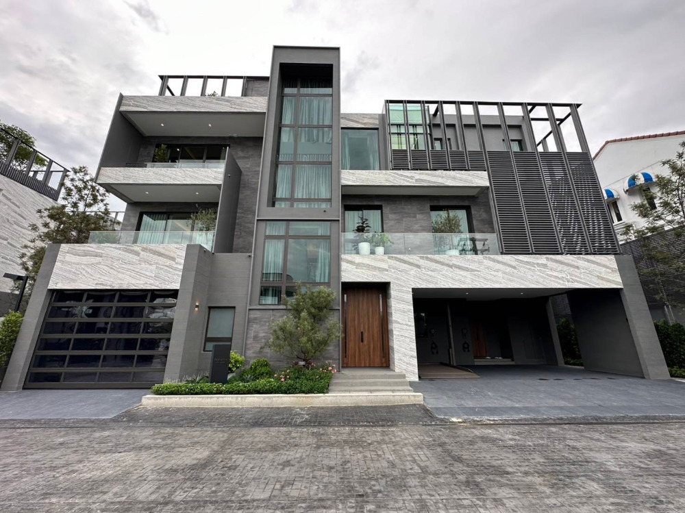 ขายบ้านเลียบทางด่วนรามอินทรา : 95E1 4bed 4bath 101sqwah 846sqm. 90,000,000 Am: 0656199198