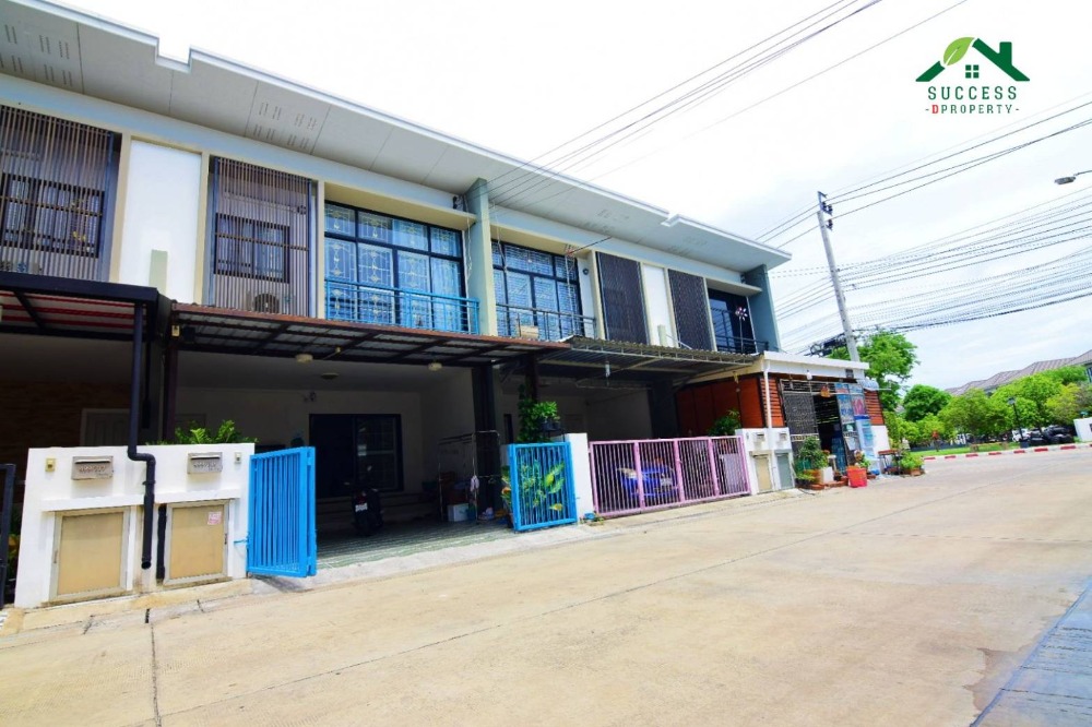 For SaleHouseSamut Prakan,Samrong : Townhouse for sale Amity Bangna-Thepharak new condition ready location in front of the project The environment is very good.