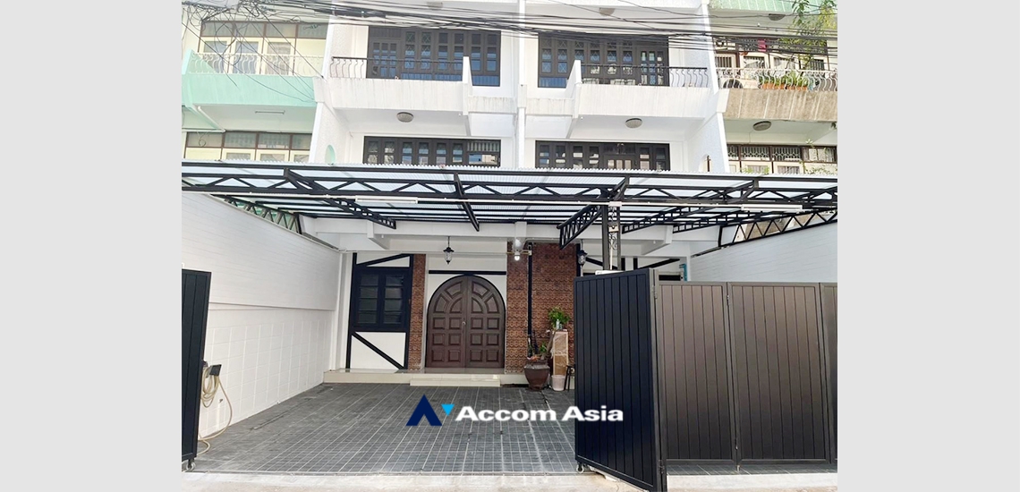 For RentTownhouseSathorn, Narathiwat : Home Office | 3 Bedrooms Townhouse for Rent in Sathorn, Bangkok near BTS Chong Nonsi - MRT Lumphini (AA34027)