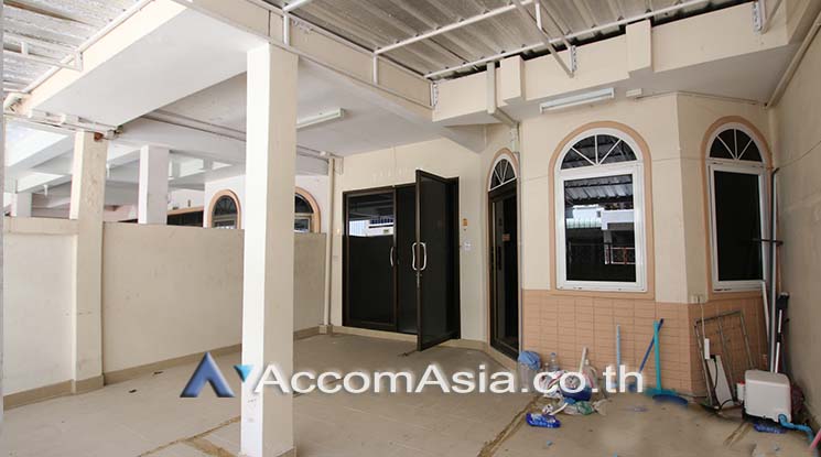 For RentTownhouseSathorn, Narathiwat : Home Office | 6 Bedrooms Townhouse for Rent in Sathorn, Bangkok near BTS Surasak (AA19250)