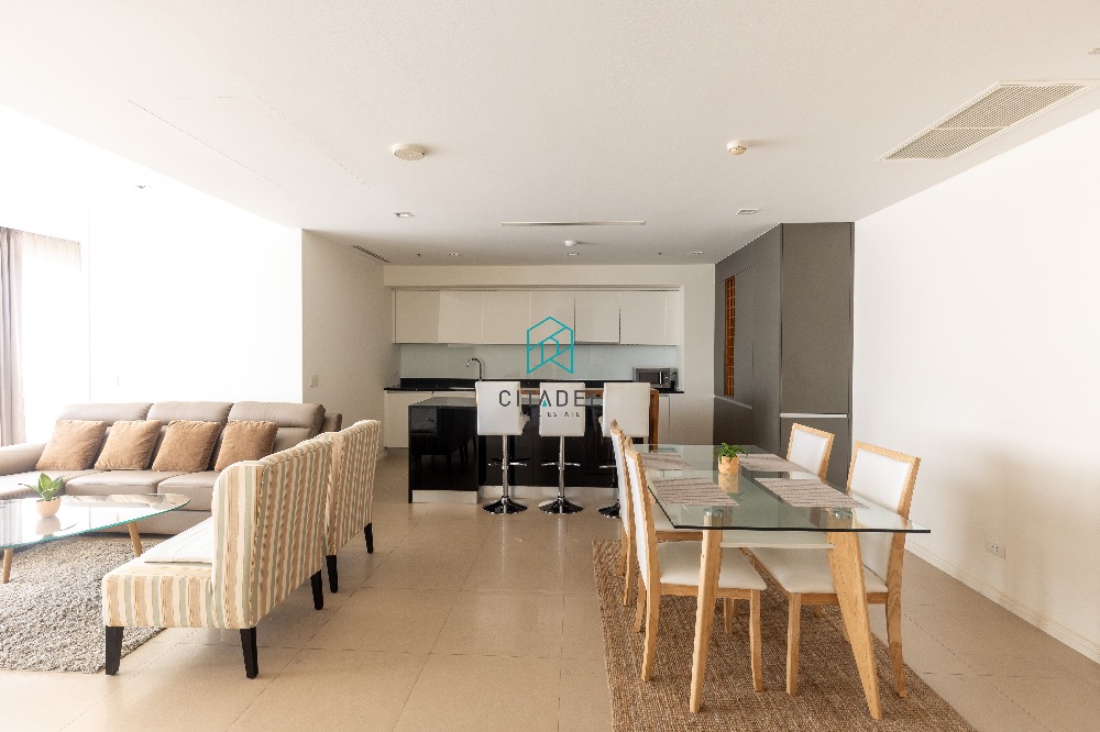 ให้เช่าคอนโดวงเวียนใหญ่ เจริญนคร : Well Furnished 2 Beds Condo for Rent!