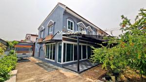 For SaleTownhouseBang kae, Phetkasem : 2-storey townhouse for sale, Kanda Village, Petchkasem 81, behind the edge, area of ​​​​49 square meters, house width 8 meters, the owner is an architect. Fully decorated by yourself, the most beautiful, using grade A materials, urgent sale 3.1 million