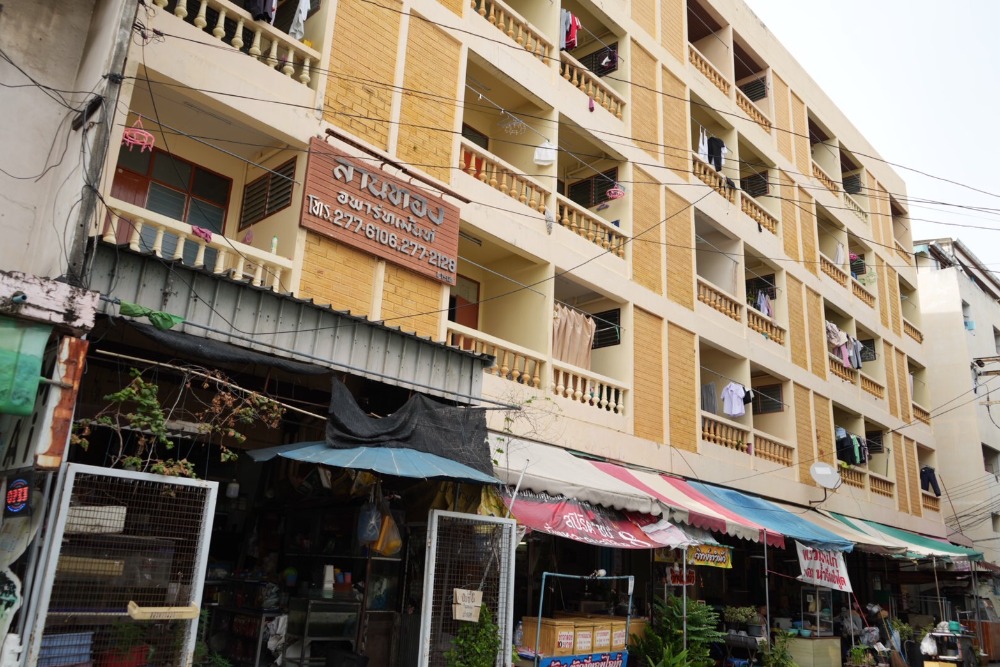 For SaleBusinesses for saleRatchadapisek, Huaikwang, Suttisan : (Sale by owner) Selling an apartment business in Din Daeng, near MRT Huai Khwang, area size 197 square wah, selling only 82 million baht.