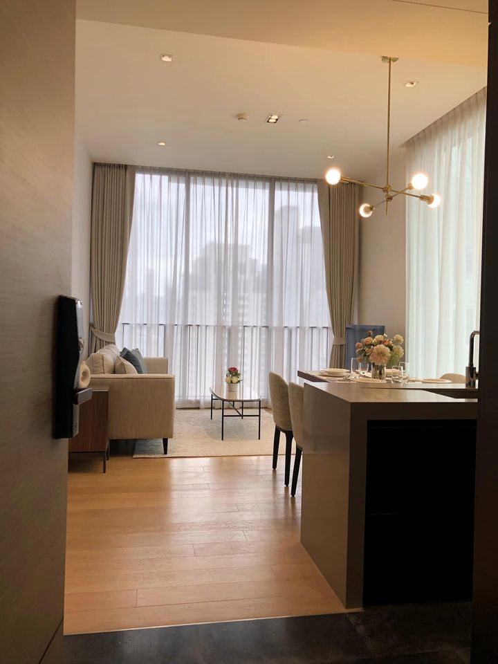 For RentCondoWitthayu, Chidlom, Langsuan, Ploenchit : Fully Furnished 2 Beds Condo for Rent!