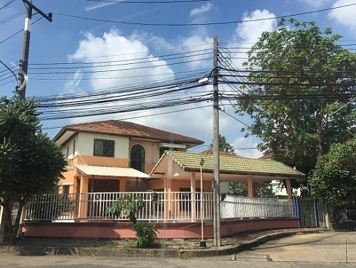 For SaleHousePathum Thani,Rangsit, Thammasat : 2-storey detached house for sale (corner house) next to the park, size 113 square meters