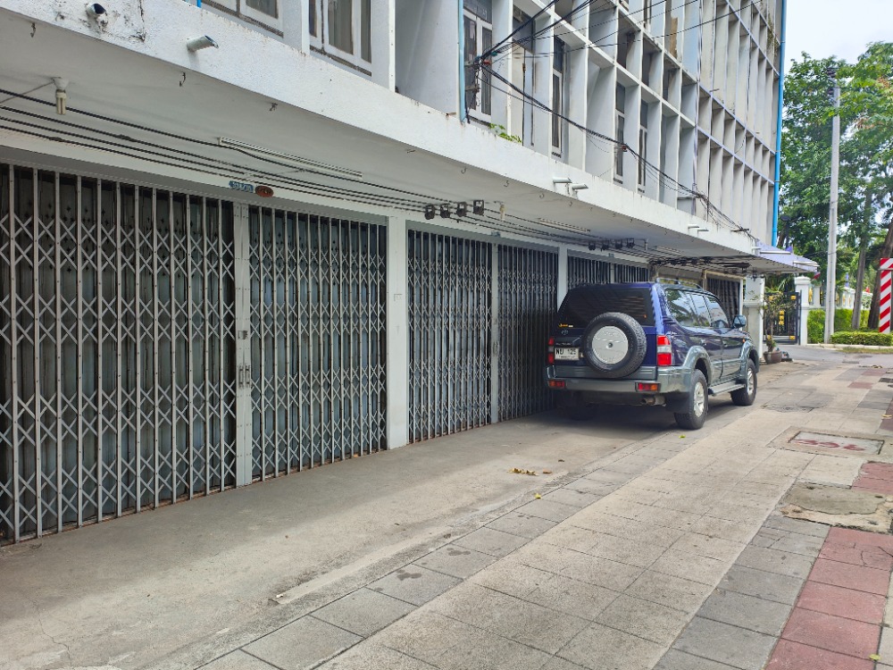 For SaleShophouseRama3 (Riverside),Satupadit : Selling a 4-storey commercial building, 4 booths, next to Mahaisawan Road, near the Bangkok Bridge, Thanon Tok Intersection, Charoen Krung Road, area 55 square meters, price 64 million baht, interested 097 - 465 5644 TC HOME