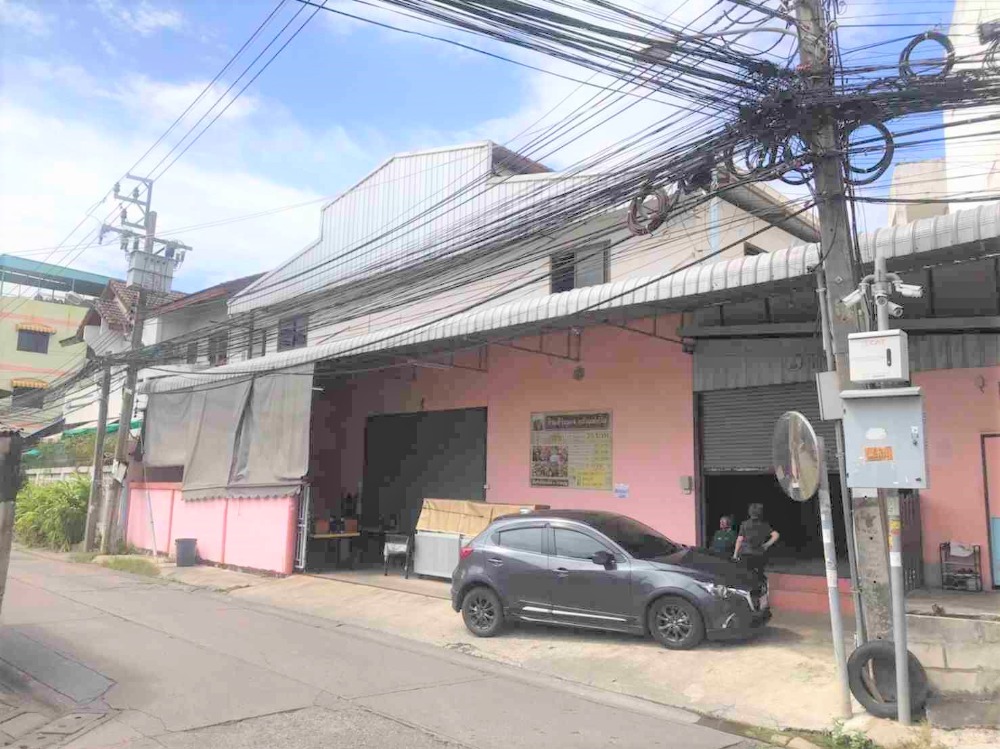 For RentWarehouseRathburana, Suksawat : Warehouse for rent in Soi Pracha Uthit 45 and 55 Bangmod