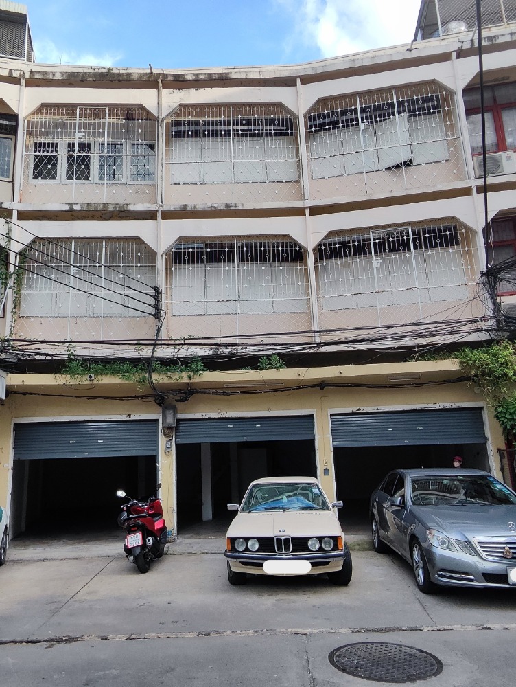 For RentShophouseYaowarat, Banglamphu : Rent a commercial building, Soi Pradu, Pom Prap