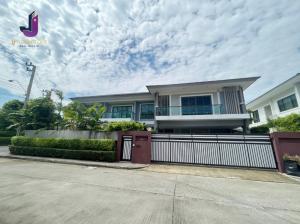 For SaleHousePattanakan, Srinakarin : Luxury house for sale, The Palm Phatthanakan 38, a large 2-storey detached house, area 116 sq m, corner plot, beautifully decorated, ready to move in Its a big house. There are only a few houses in the project.