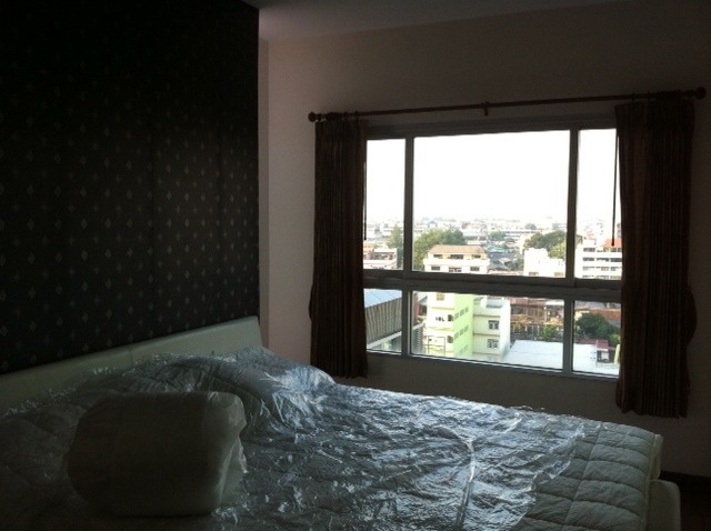 For SaleCondoWongwianyai, Charoennakor : Qhouse condo Sathorn Taksin 1bedroom on 9th floor, swimming  pool view