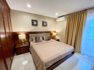 For SaleCondoSukhumvit, Asoke, Thonglor : Condo Baan suanpetch 3b3b For Sale!!!!! The room is very spacious, fully furnished, close to the train, convenient to travel.