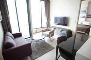 ขายคอนโดสุขุมวิท อโศก ทองหล่อ : High Floor Fully Furnished 1 Bed! Sale with Tenant!