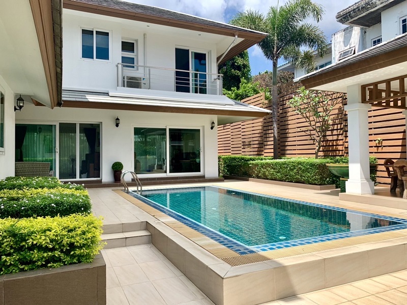 For SaleHousePattaya, Bangsaen, Chonburi : House for sale Sea Breeze Villa Village With swimming pool, Bang Lamung, Chonburi.