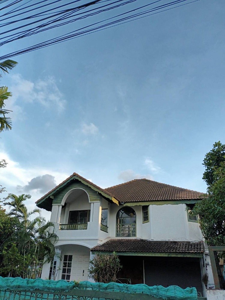 For RentHouseMin Buri, Romklao : House for rent, Sammakorn Ramkhamhaeng, rent negotiated, corner detached house, 124 sq w., for rent for business. You can register the company.