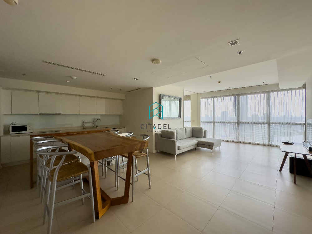 ให้เช่าคอนโดวงเวียนใหญ่ เจริญนคร : Cozy, High Floor 2 Beds + Studio for Rent!