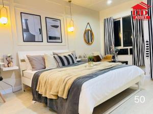 For SaleCondoLadkrabang, Suwannaphum Airport : Condo for sale, Iris Avenue Onnut-Suvarnabhumi Ladkrabang Road Newly renovated with furniture