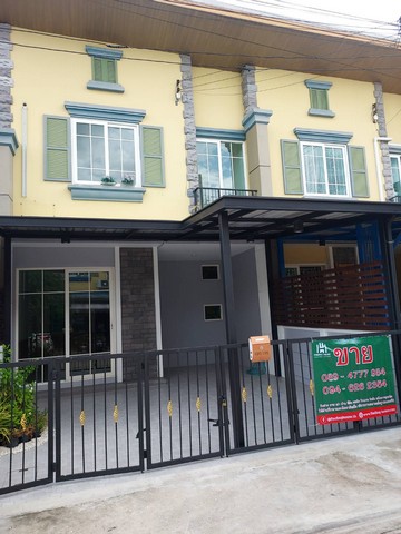 For SaleTownhousePattanakan, Srinakarin : Townhome for sale, GoldenTown2, On Nut 65, a new development, Renovate the whole house