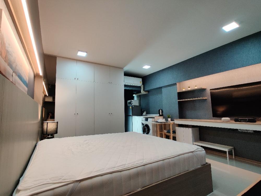 For RentCondoBangna, Bearing, Lasalle : New condo, no one has ever lived in it, price 7500-7900, electricity is calculated according to the electricity authority, deposit 10000, free common area, free parking, internet, near Sikarin Hospital, Line nessuu