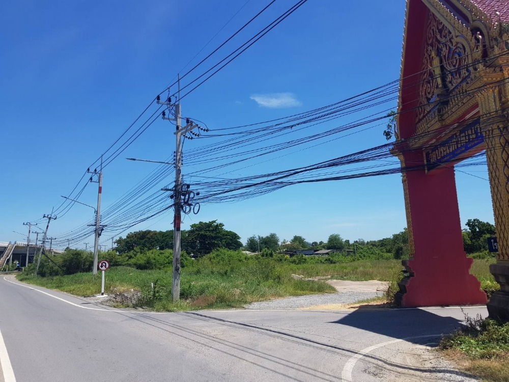 For SaleLandChachoengsao : Land for sale, almost 5 rai, in front of the entrance to Wat Prawet, Chachoengsao.