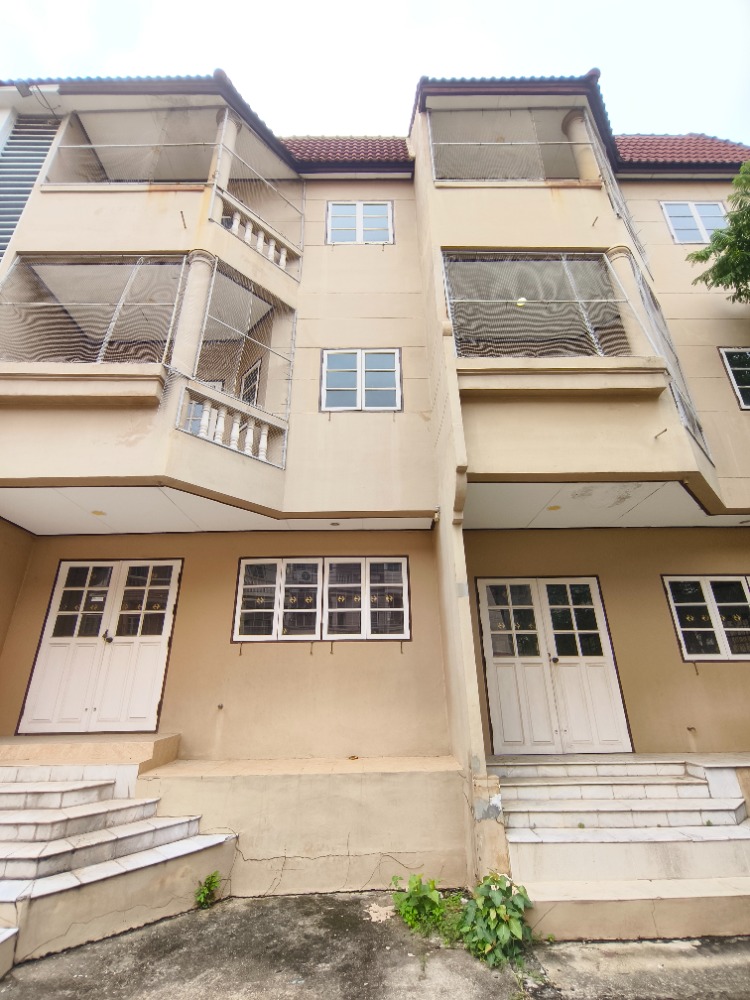 For RentTownhousePhutthamonthon, Salaya : For rent, 4-storey townhouse, Rungroj Village, area 89 sq m, suitable for living, opening as an office or office, good location near Mahidol University, Salaya