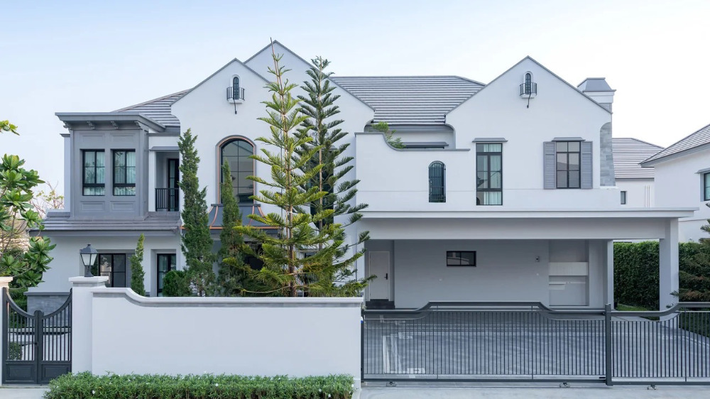 For SaleHousePattanakan, Srinakarin : sale-rent, luxury detached house, corner plot, close to the garden, close to nature, NANTAWAN Rama 9 Krungthep Kreetha