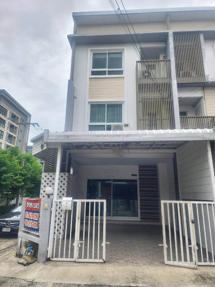 For SaleTownhouseBangna, Bearing, Lasalle : Urgent sale!!! 3-storey townhome, The Rich Biz Home Project, Sukhumvit 105, is the cheapest in the project and lower than the corner market.