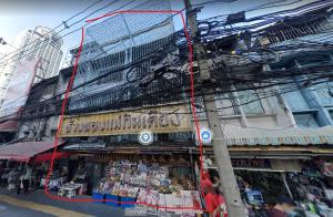 For SaleShophouseOnnut, Udomsuk : Commercial building for sale, 2 booths, next to Sukhumvit Road The entrance to Soi Pridi