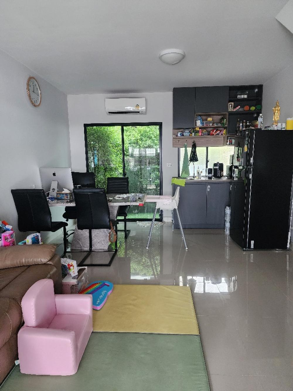 For RentTownhouseNonthaburi, Bang Yai, Bangbuathong : 3 storey townhome for rent, Baan Klang Muang Ratchaphruek - Rattanathibet, 3 bedrooms, 2 bathrooms, near BTS