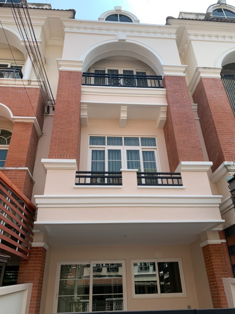 For SaleTownhouseSeri Thai, Ramkhamhaeng Nida : Townhome for sale, Casa City, next to Ramkhamhaeng Road. next to the Orange Line