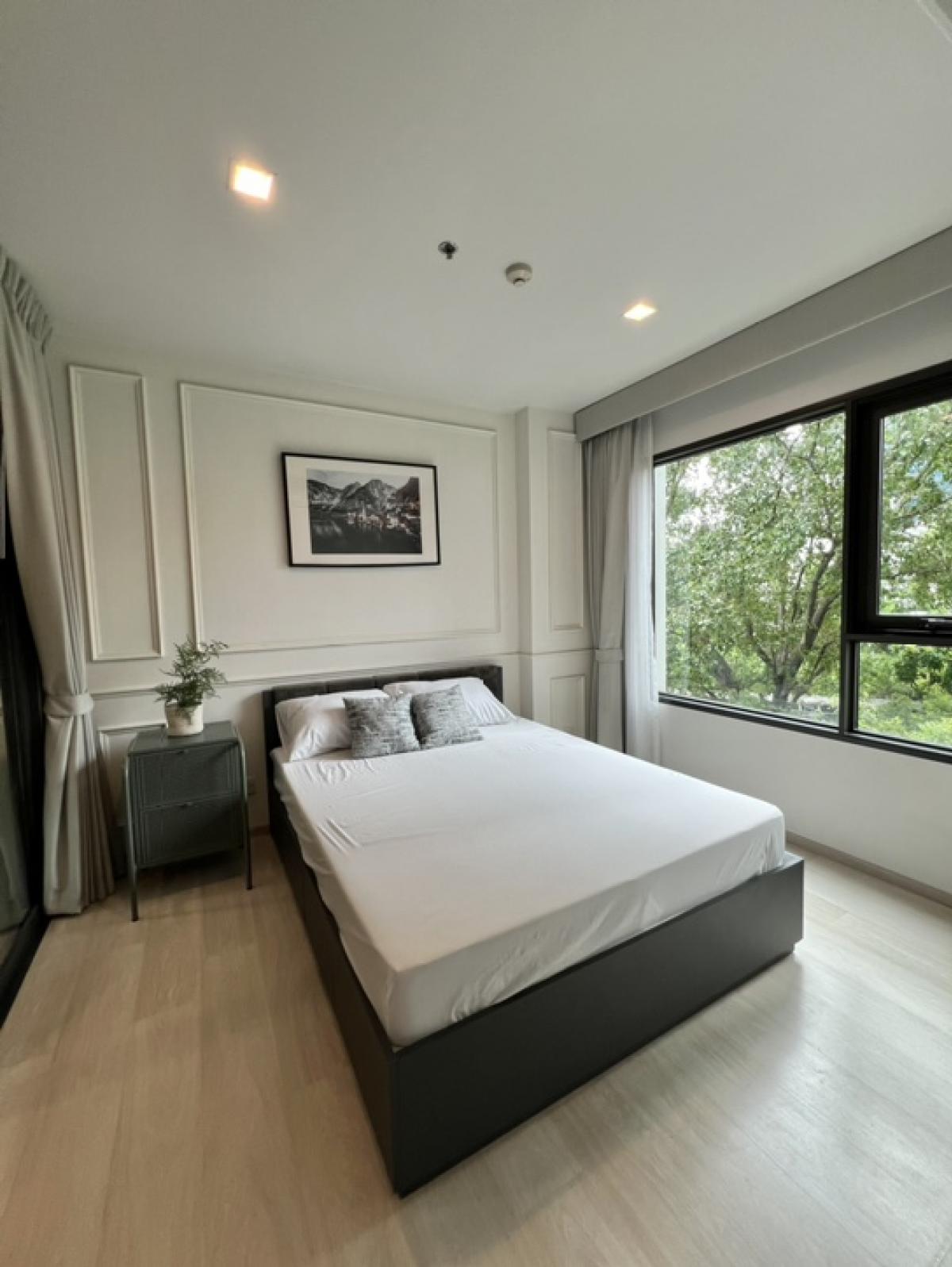 For RentCondoWitthayu, Chidlom, Langsuan, Ploenchit : * Condo for rent Life one wireless 25,000 baht 1 bedroom 35 sq m. BTS Ploenchit (550 meters) BTS Chidlom (900 meters) ARL Ratchaprarop (1.6 km.) Near Wireless Chidlom, Ploenchit, New Petchburi, Sukhumvit, Rama 9, Ratchad