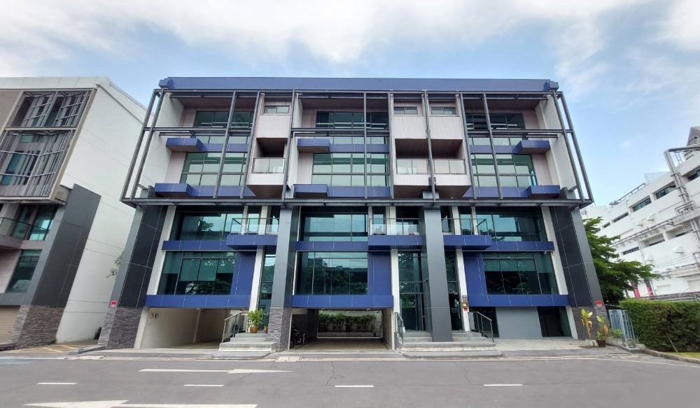 For RentShowroomBangna, Bearing, Lasalle : Office building for rent, The Pretium ฺBangna, 5 floors, large area 1,400 sq m., Bangna-Trad km. 5, next to Nation Tower