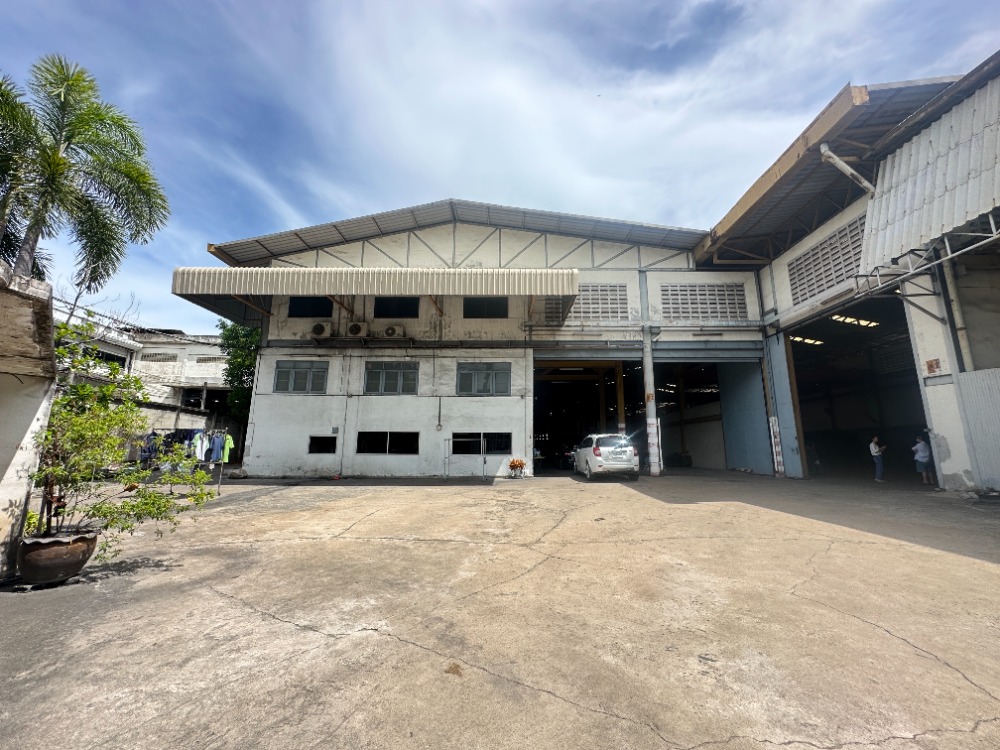 For RentWarehouseSamut Prakan,Samrong : Factory for rent, 3 rai 70 square wah, near Bhumibol Bridge, Kanchanaphisek Expressway, Rama 3 Road