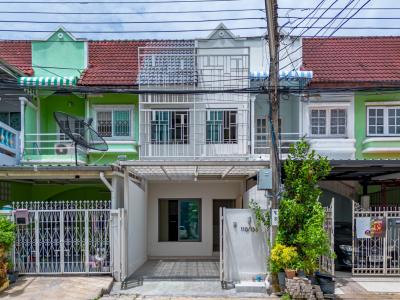 For SaleTownhouseLadprao101, Happy Land, The Mall Bang Kapi : Townhome for sale Yonprapha Ladprao 101 130 sq m. 17 sq w. 2 bedrooms, 2 bathrooms, excellent condition. CC