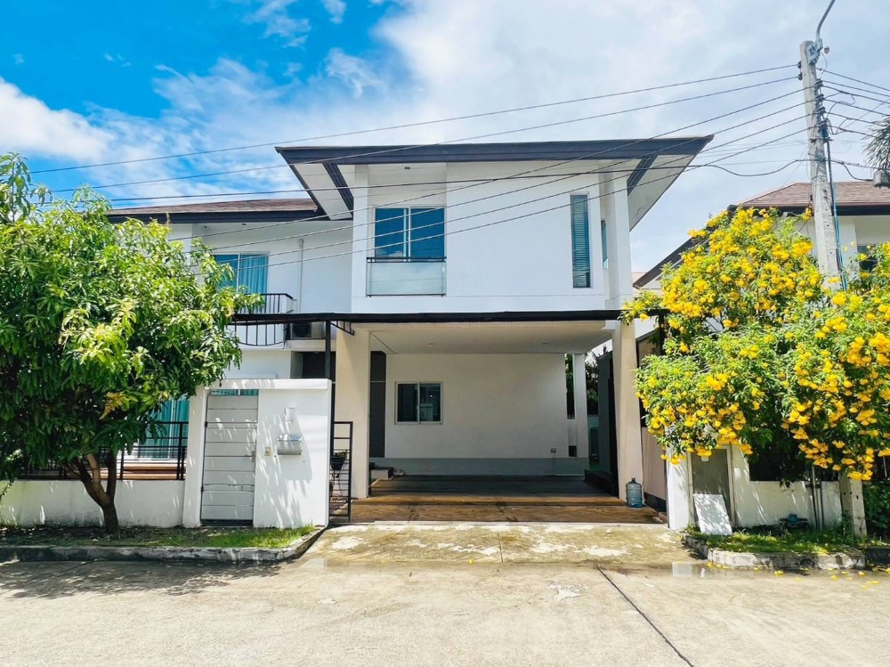 For SaleHousePattanakan, Srinakarin : Single house for sale Next to the BTS station, 500 m. Nirvana Beyond Lite Rama 9-Krungthep Kreetha, convenient travel, only 5 stations to BTB Phaya Thai.