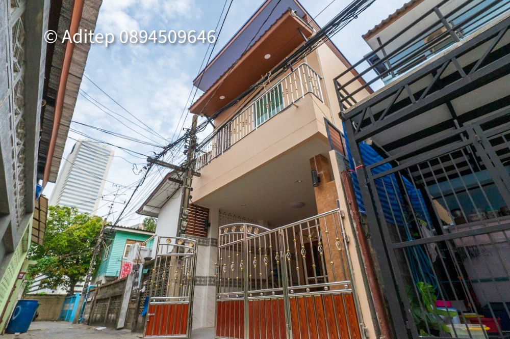 For SaleHouseRatchadapisek, Huaikwang, Suttisan : House for sale in Ratchada Soi 7, behind Big C Ratchada, walk to MRT, size 2 floors, 19 sq m., new construction Suitable for both living or making a Home Office.