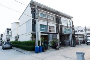 For SaleTownhouseBangna, Bearing, Lasalle : Townhome Patio Bangna - Wongwaen / 4 bedrooms (for sale), Patio Bangna - Wongwaen / Townhome 4 Bedrooms (FOR SALE) CJ202.