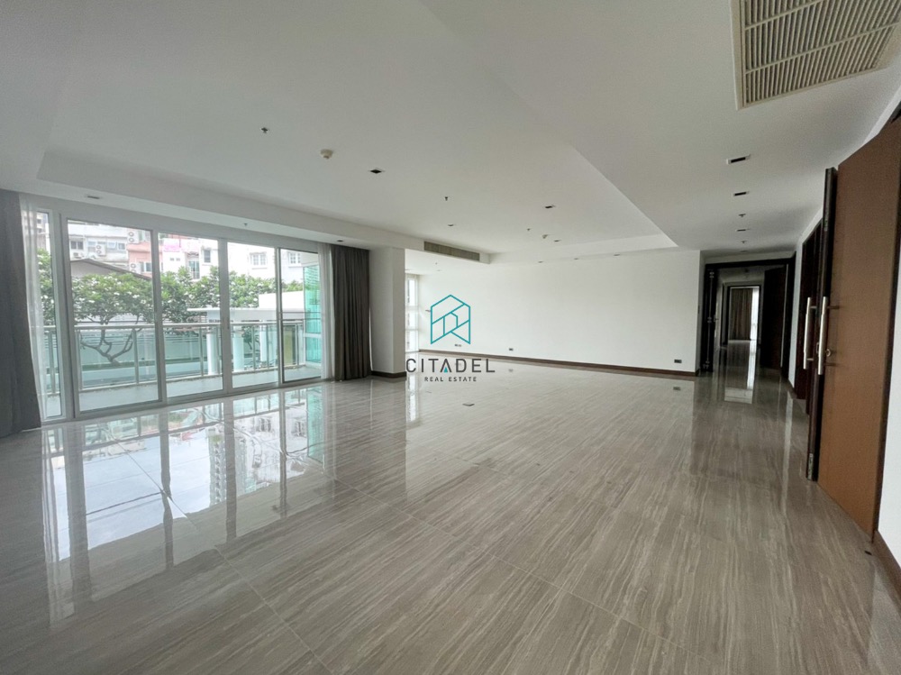 ให้เช่าคอนโดสุขุมวิท อโศก ทองหล่อ : Pet Friendly, Unfurnished, 4 Beds Condo for Rent!