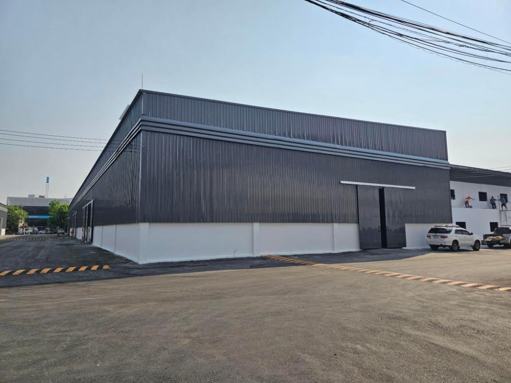 For RentWarehouseKhlongtoei, Kluaynamthai : Warehouse for rent, location Rama 4, Rama 3, Khlong Toei District, near BTS Ekkamai, expressway.