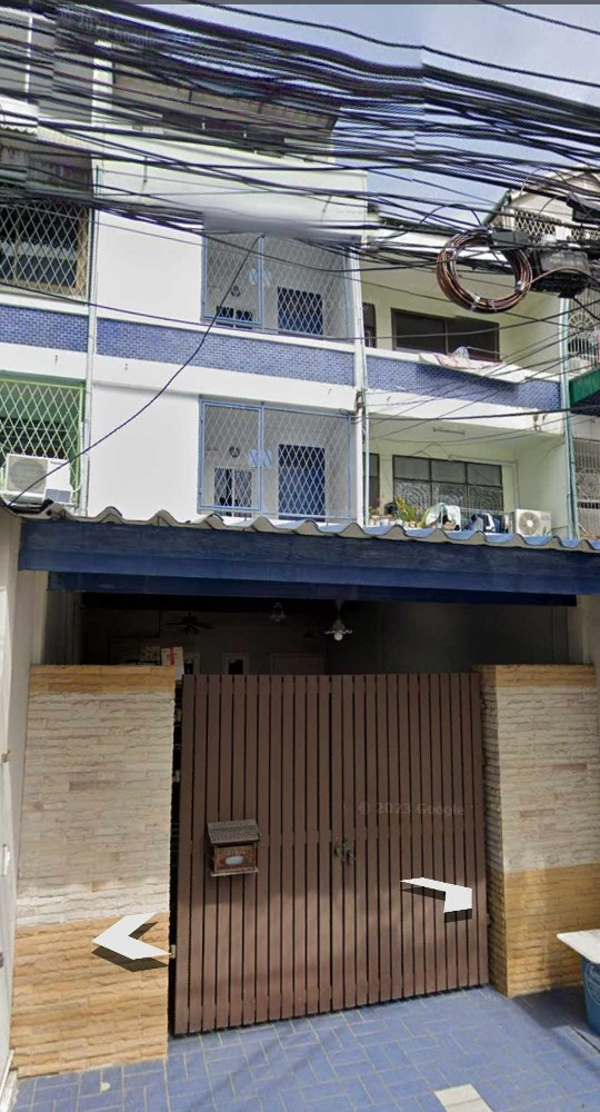 For SaleTownhouseRatchadapisek, Huaikwang, Suttisan : Townhouse for sale, 3+1 floors, Soi Ratchada 7 (Nathong), 5 bedrooms, 5 bathrooms, very good location, close to MRT Thailand Cultural Center station and Huai Khwang station.