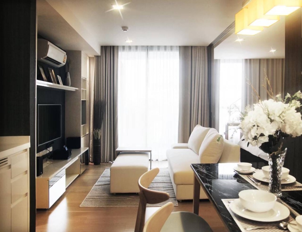 For RentCondoSukhumvit, Asoke, Thonglor : ✨Condo Liv@49 For Rent, the color scheme of the room is very matte, looks luxurious and classy. fully furnished ready to move in Close to BTS Thonglor, very convenient to travel 💥🏢