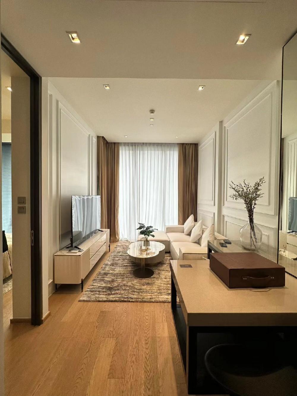 ให้เช่าคอนโดวิทยุ ชิดลม หลังสวน : Luxury condo 28 chidlom 1bedrooom nice decoration 50k