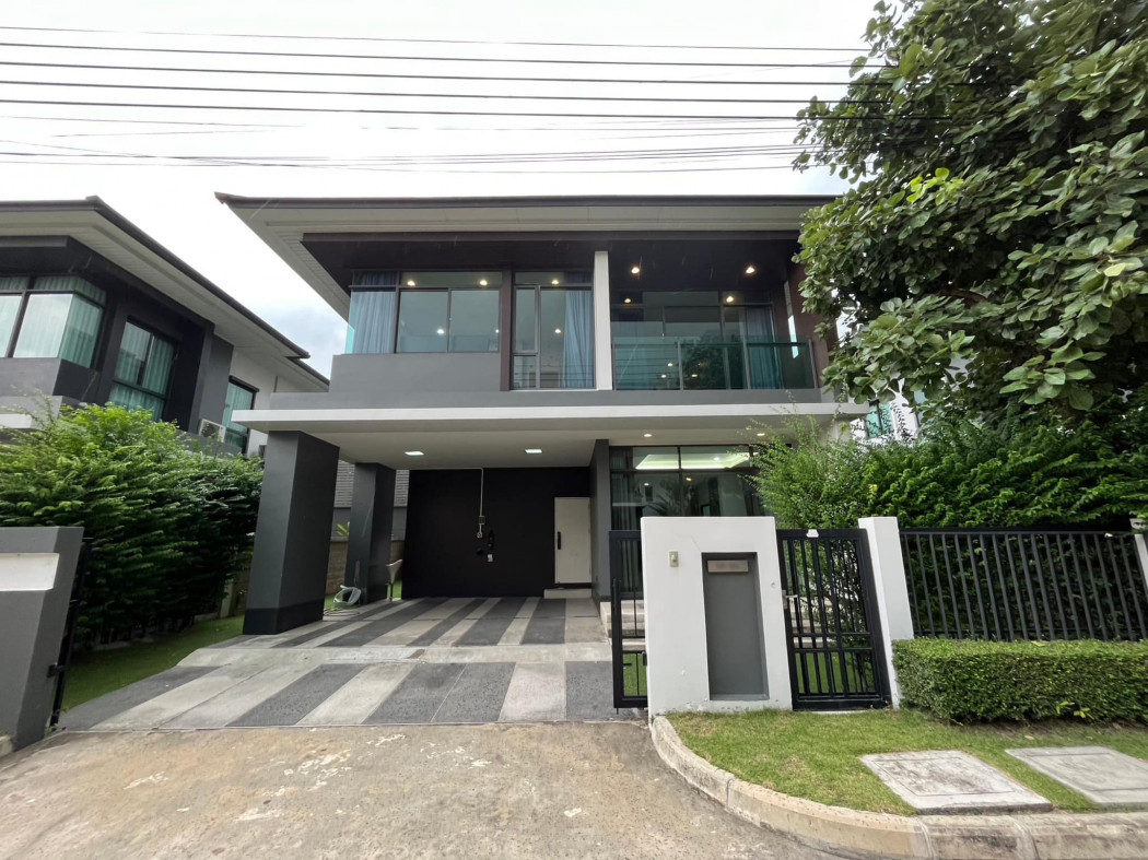 For RentHousePattanakan, Srinakarin : For rent, Baan Setthasiri Krungthep Kreetha 1 (near the Orange and Yellow BTS) on an area of ​​57 sq.w., usable area 195 sq.m., convenient location.