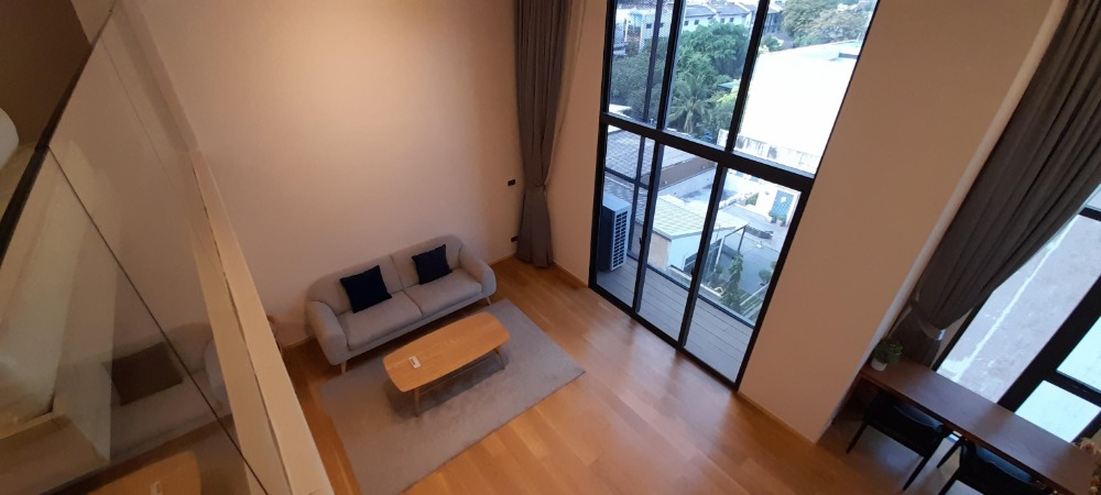 For RentCondoSukhumvit, Asoke, Thonglor : Condo Siamese Exclusive Sukhumvit 31 For Rent is a high rise condo, high ceiling room, a lot of usable space. You cant miss this room. Hurry up and contact me 💥🏙️🌳